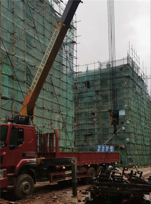 下城区“慢工细活”—— 吊车的 “微动控制” 技术
